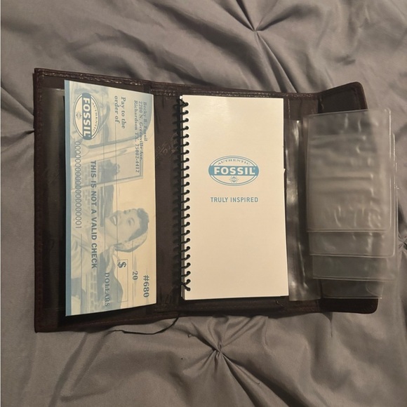 Fossil Brown Leather Wallet with Elegant Wave Design - Picture 6 of 10